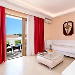 Отель Castello Di Cavallieri Suites&spa - только для взрослых Фалираки